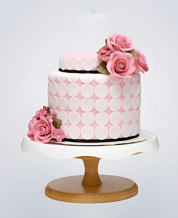 Торт на юбилей женщине с розовыми цветами Фото