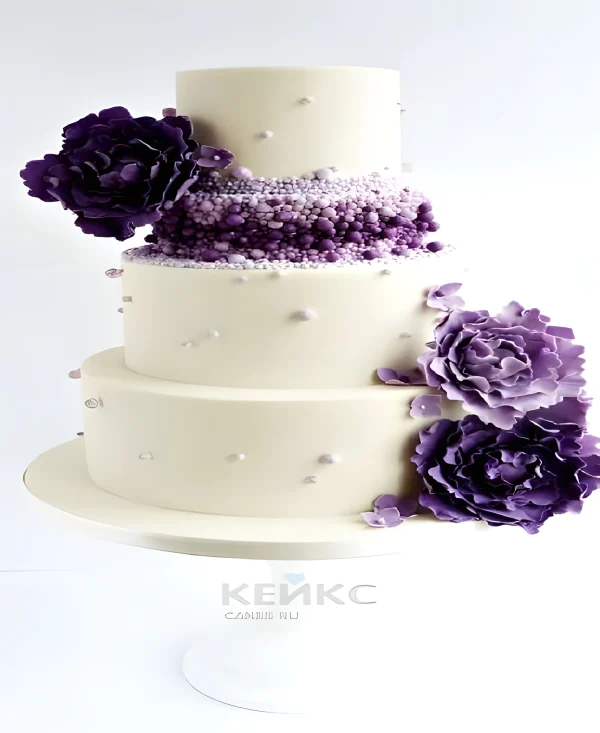 Торт с фиолетовыми цветами и бусинами для женщины на юбилей 50 лет Фото