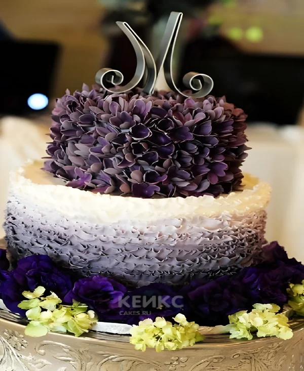 Фиолетовый торт омбре для женщины на юбилей 50 лет Фото