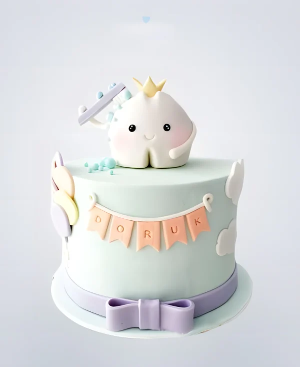 Милый торт на 6 месяцев с мастикой Фото