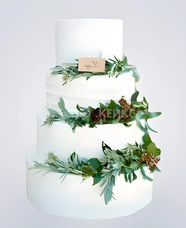 Зимний свадебный торт с зелеными веточками Фото