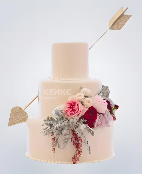 Роскошный зимний свадебный торт с цветами Фото