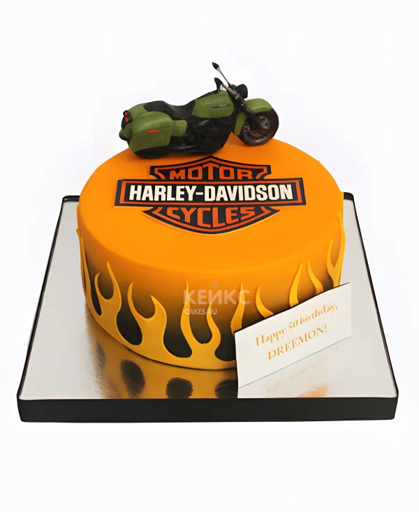Торт с мотоциклом и языками пламени Фото