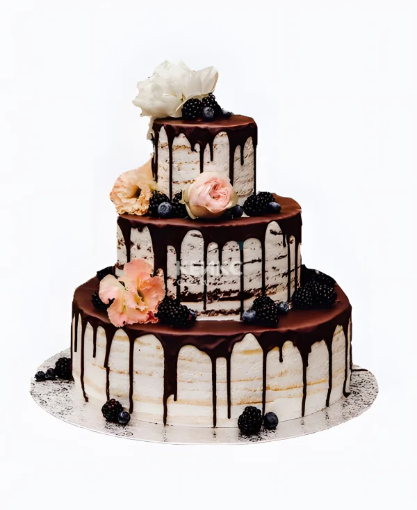 Торт с шоколадной глазурью и цветами Фото
