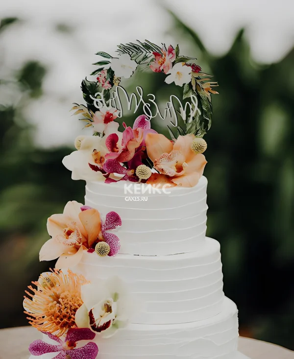 Нежный торт с красивыми цветами Фото