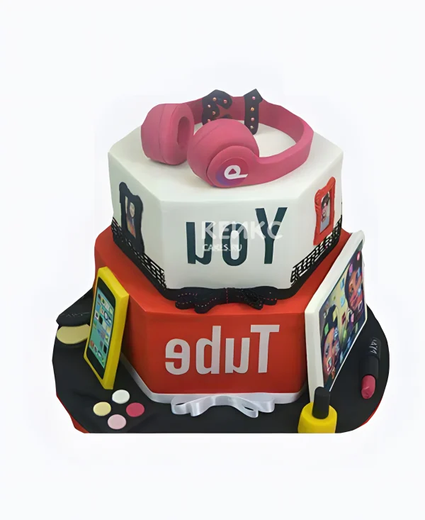 Торт с наушниками, телефоном и логотипом YouTube Фото
