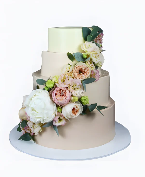 Красивый торт украшенный цветами Фото