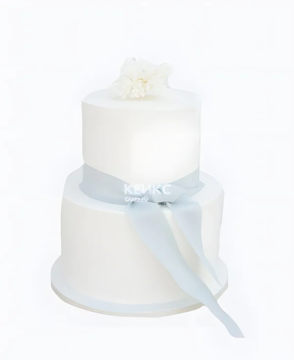 Нежный белый торт с розой Фото