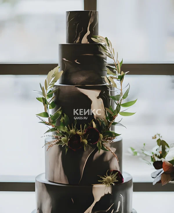 Многоярусный торт с красивыми ветками Фото