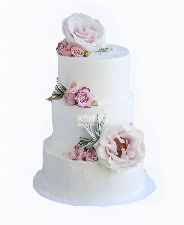 Красивый  торт с пышными розовыми цветами Фото