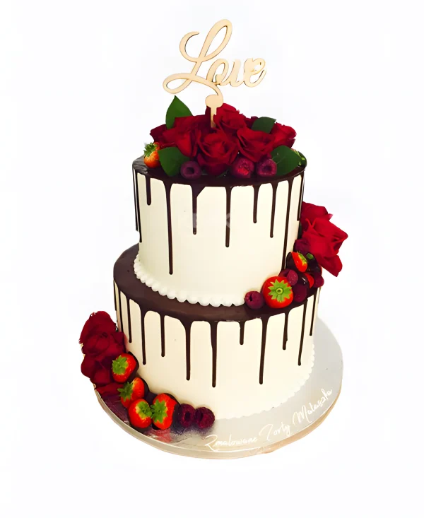 Свадебный торт 2 яруса с клубникой и топпером Love Фото