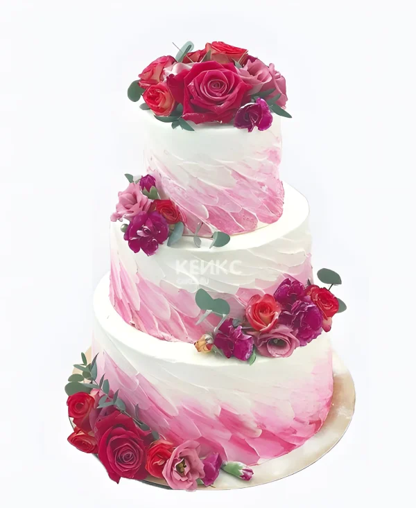 Яркий красивый торт с алыми розами Фото