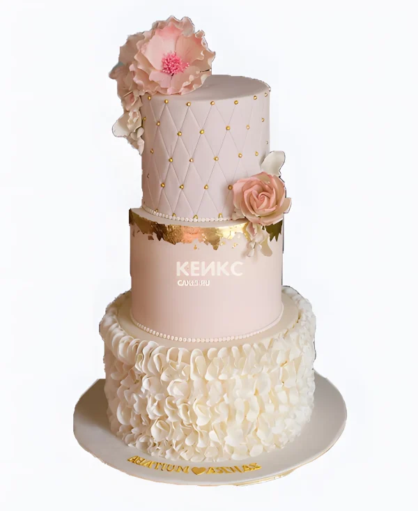 Мастичный розовый свадебный торт с цветами Фото