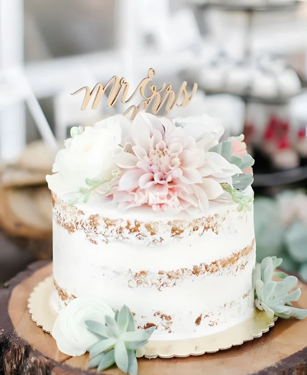 Простой одноярусный торт без мастики и с цветком Фото