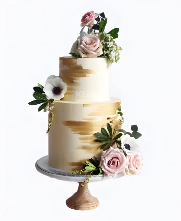 Свадебный торт с горизонтальными золотыми полосами Фото