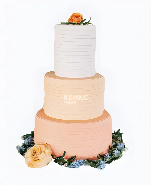 Свадебный трехъярусный торт персикового цвета Фото