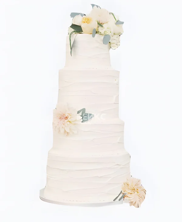 Элегантный белый торт с цветами Фото