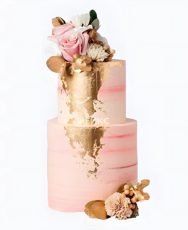 Шикарный торт в пудровых тонах с золотом Фото