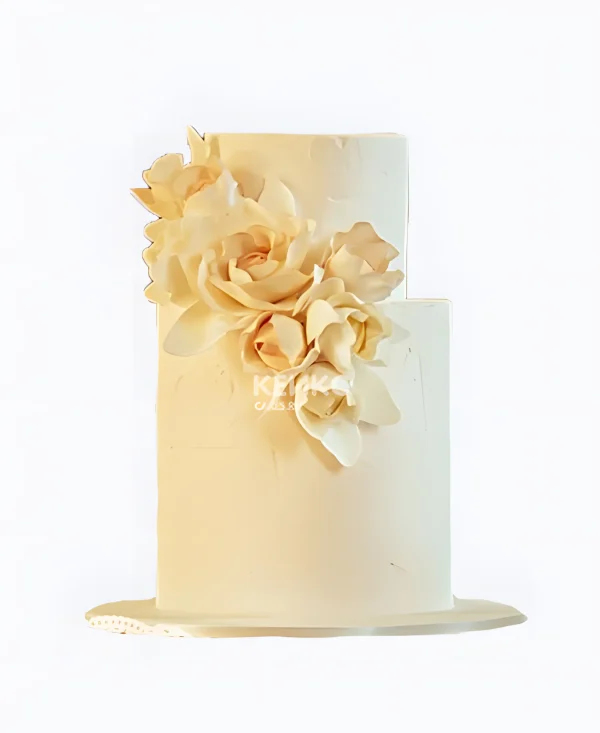 Нежный торт с объемными цветами Фото
