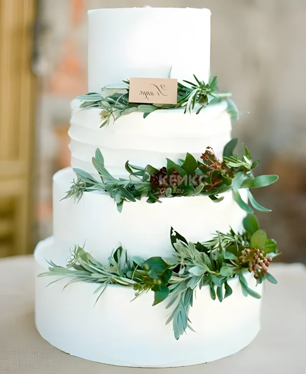 Свадебный торт четырехъярусный с табличкой и листвой Фото