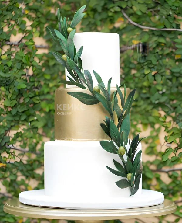 Свадебный торт золотой ярус зеленая ветвь с бутонами Фото