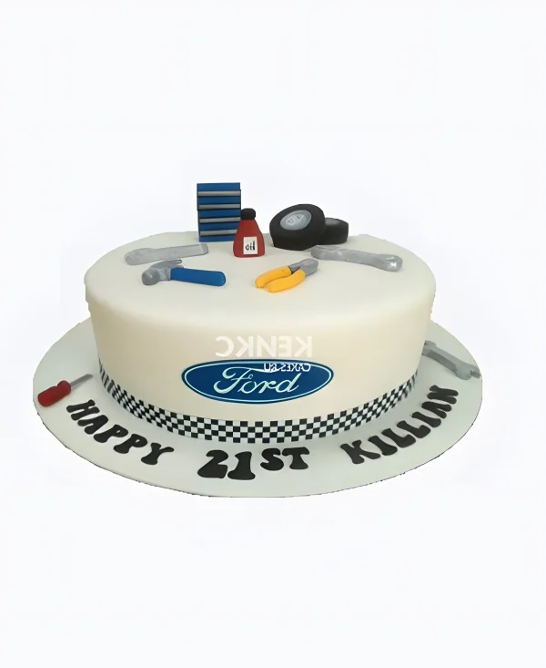 Белый торт с различными инструментами Фото