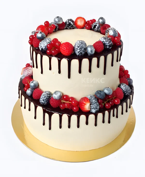 Торт двухъярусный с ягодами Фото
