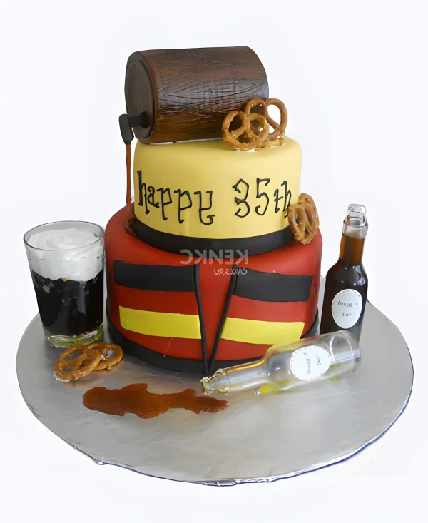 Роскошный торт с бочкой и пивом Фото