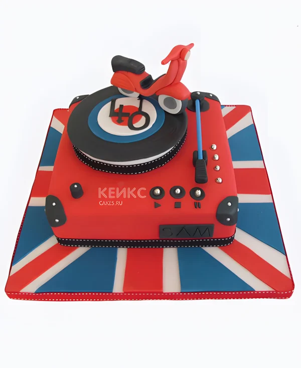 Красный торт для диджея со скутером Фото