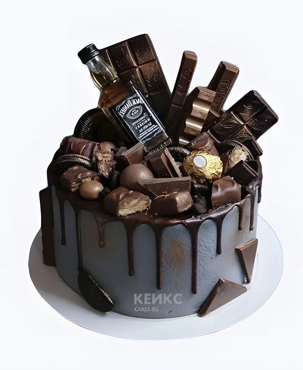 Мужской торт с шоколадными сладостями на день рождения Фото