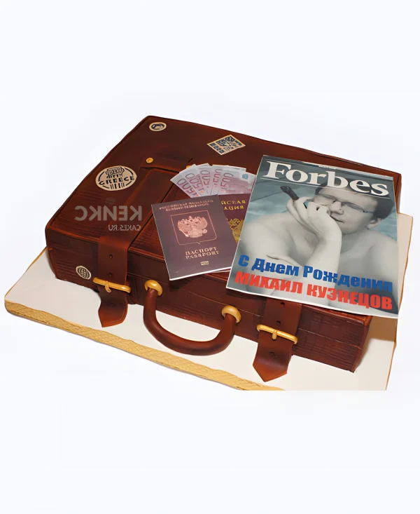 Торт чемоданом с журналом и паспортом Фото