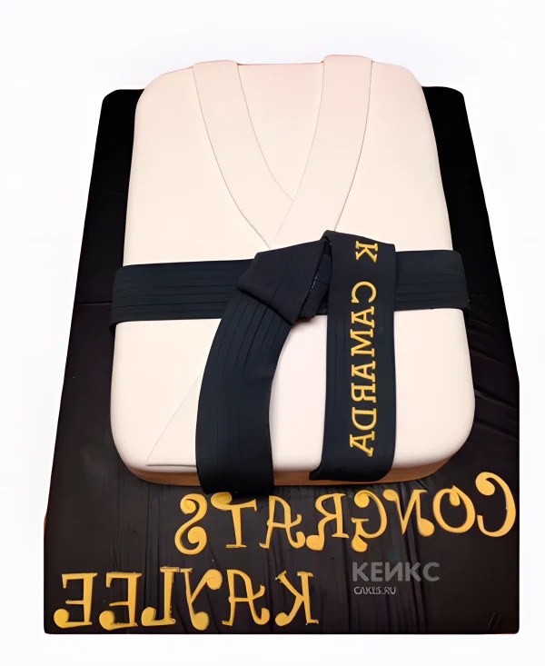 Торт кимоно с надписью на подложке Фото