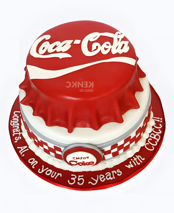 Красный торт с крышкой кока-колы из мастики Фото