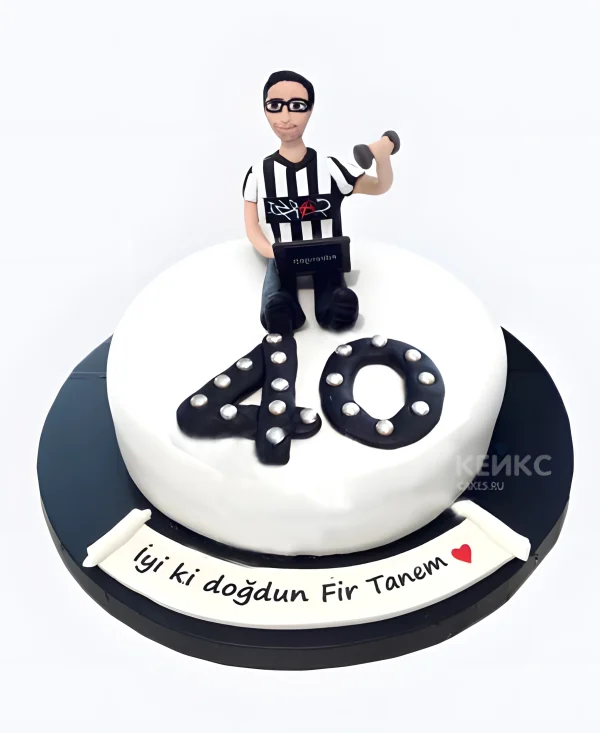 Черно-белый торт со спортсменом и цифрами Фото