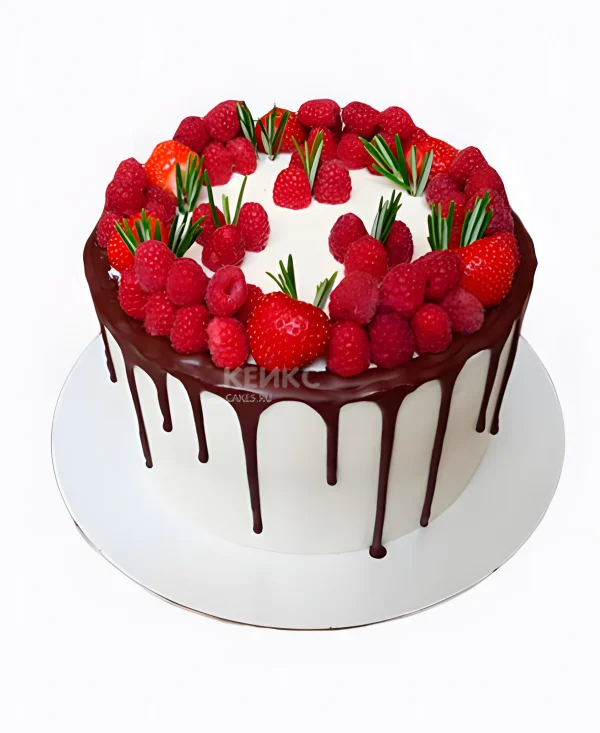 Белый торт с алыми ягодами и шоколадом Фото