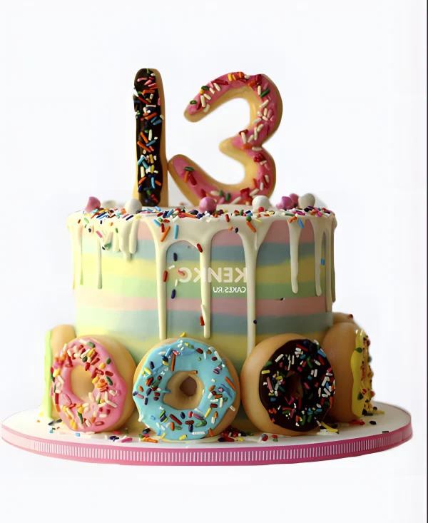 Аппетитный торт с пончиками Фото