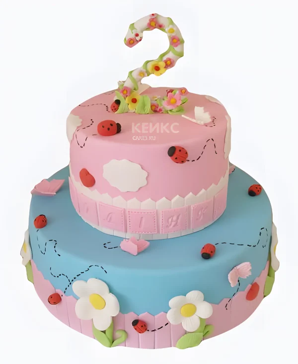 Розово-голубой торт с божьими коровками Фото
