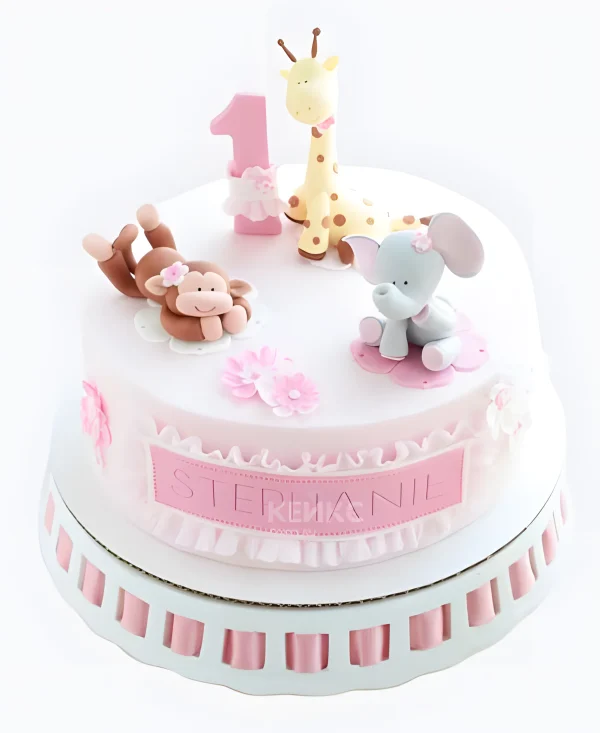 Нежно-розовый торт с фигурками животных Фото