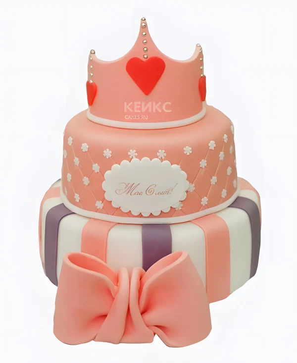 Торт в три яруса с короной Фото