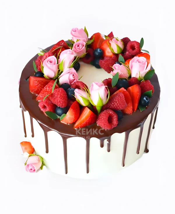 Торт без мастики, украшенный с ягодами Фото