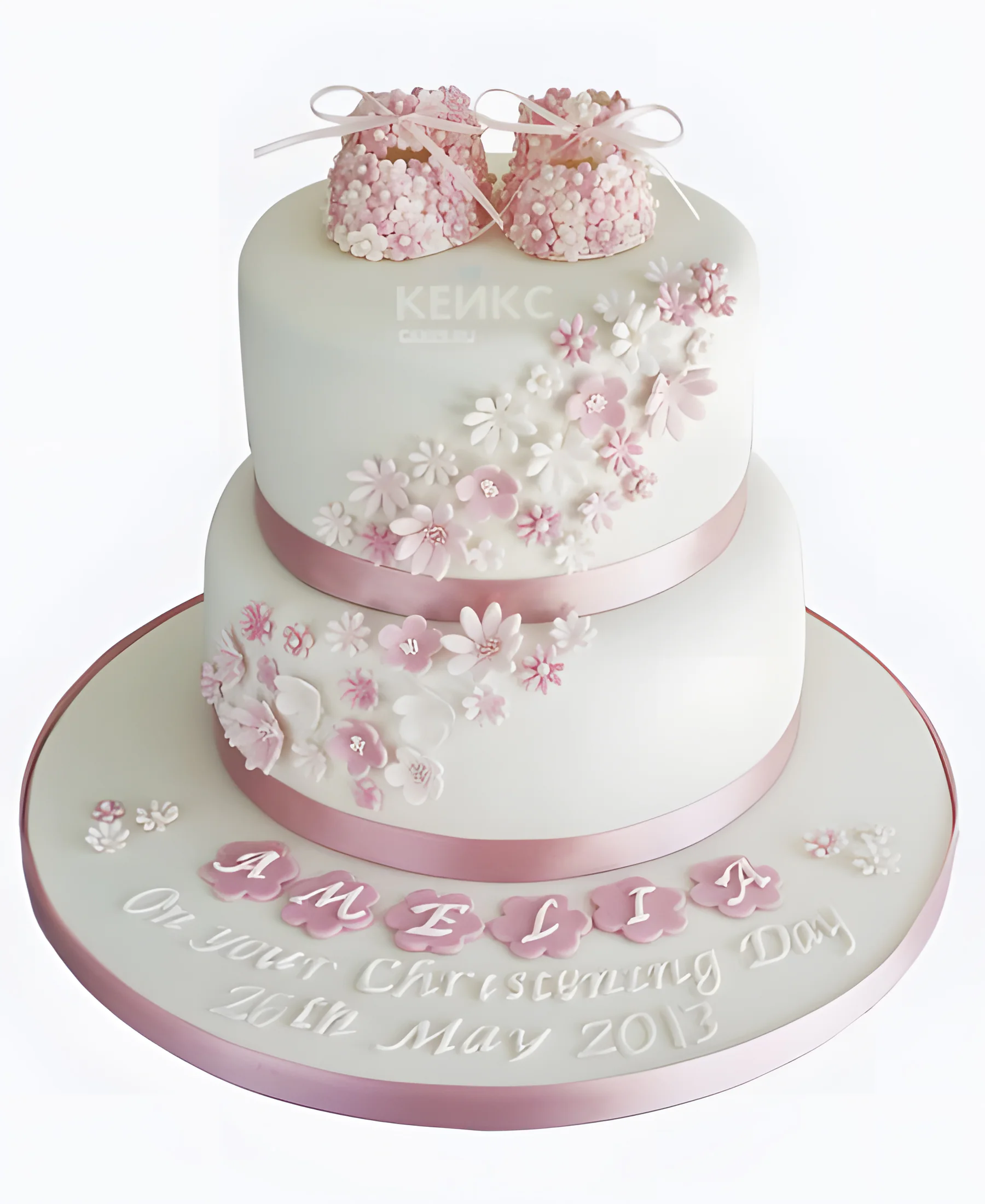 Нежно-розовый торт с мелкими цветочками Фото