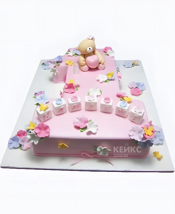 Торт розовый с мишкой и кубиками Фото