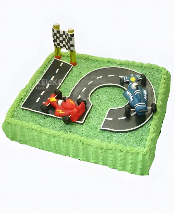 Торт с дорогой на зеленой траве и машинами Фото