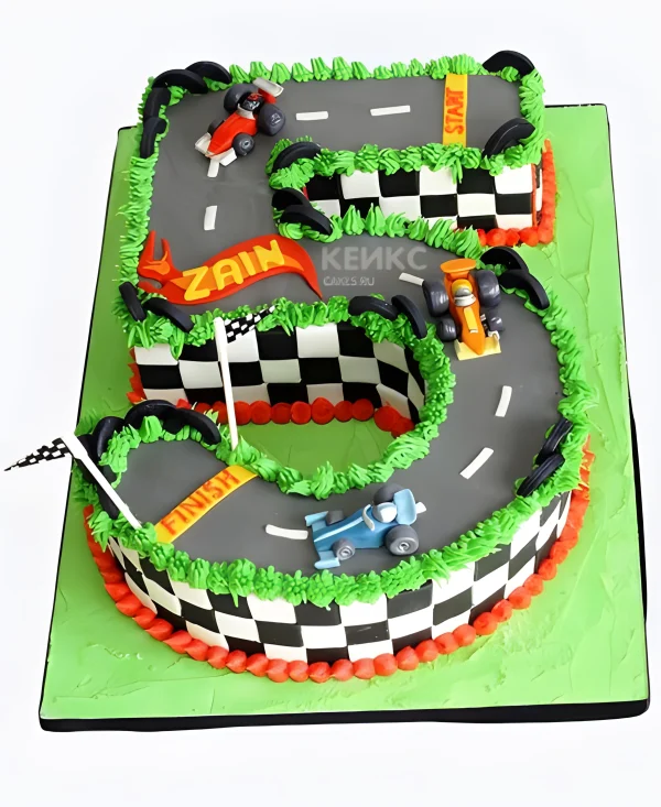 Торт в форме цифры 5 с машинами на дороге Фото