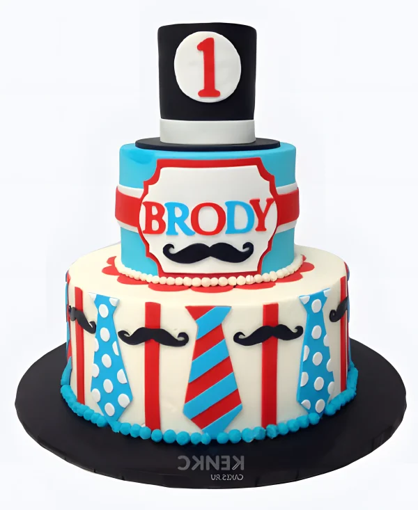 Очаровательный торт с галстуком из мастики Фото