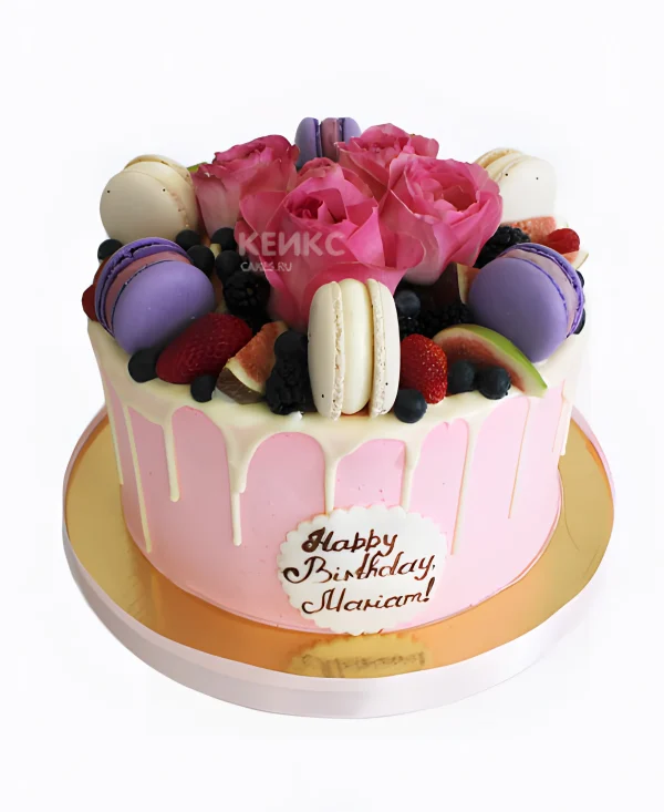 Розовый торт с ягодами и цветами Фото