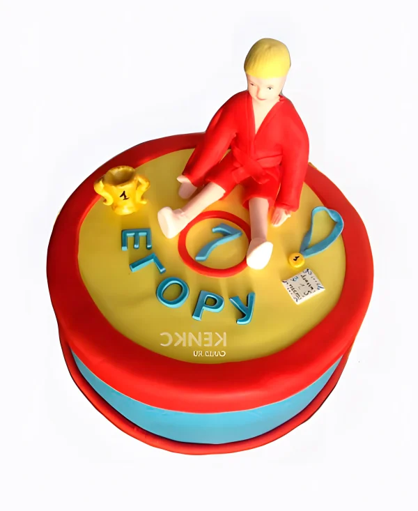 Разноцветный торт самбо с фигуркой из мастики Фото