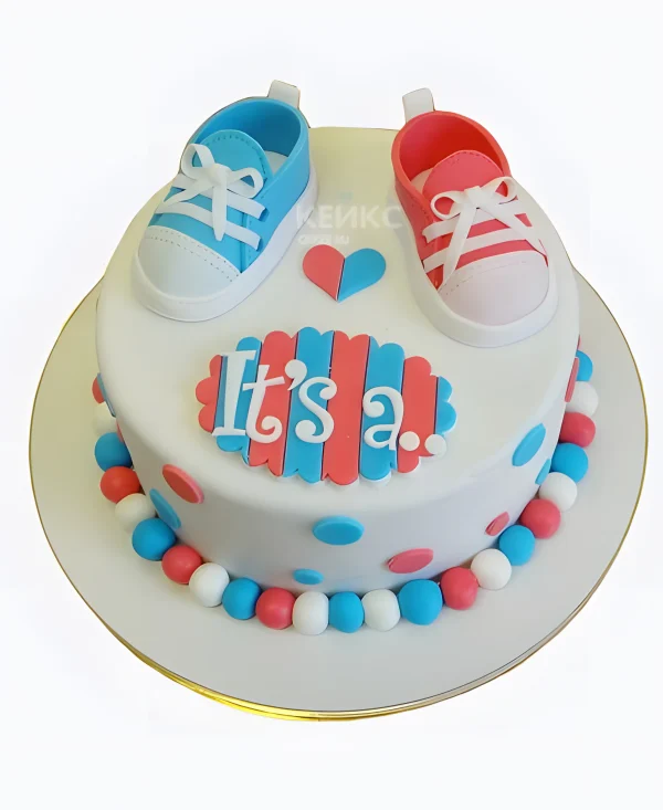 Яркий торт с кедами и сердечком Фото