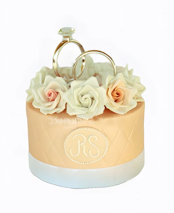 Классический торт с кольцами и цветами на свадьбу Фото