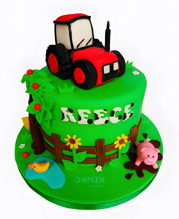 Яркий зеленый торт с хрюшкой и трактором Фото